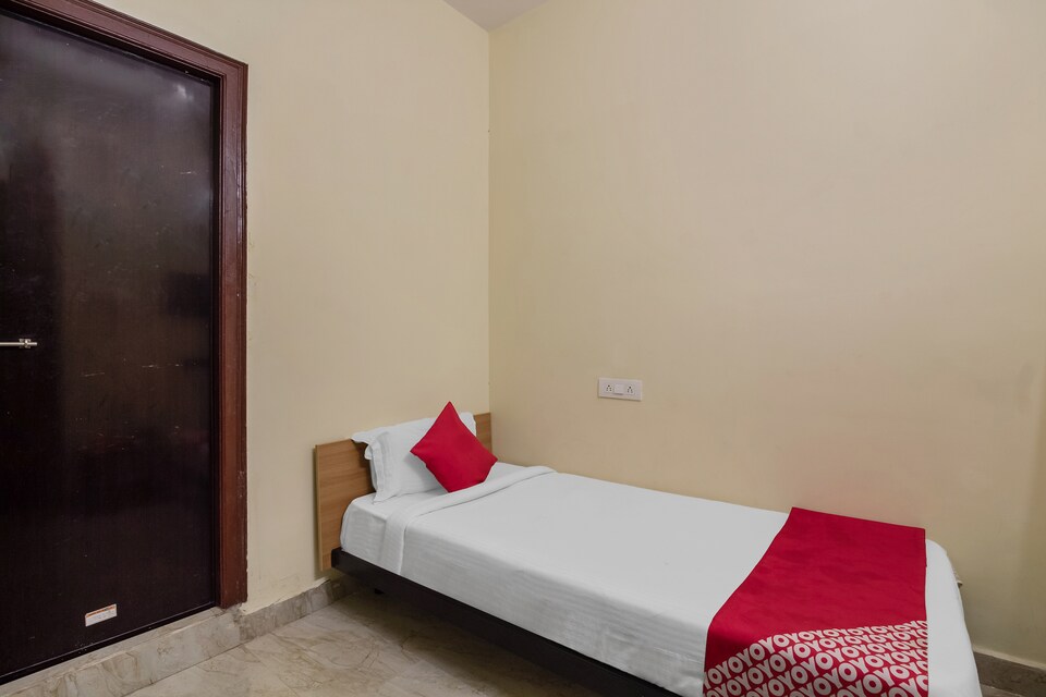 OYO Flagship 24080 Deepansh Plaza, Financial District, Hyderabad