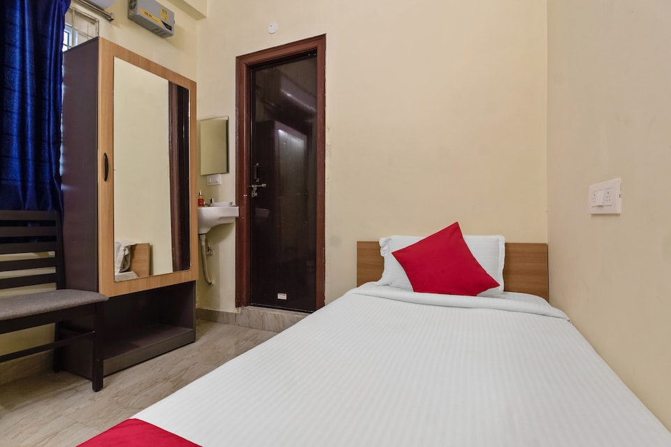 OYO Flagship 24080 Deepansh Plaza, Financial District, Hyderabad