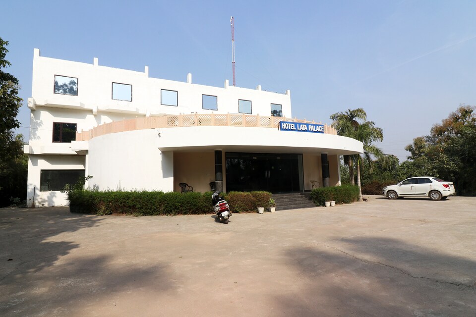OYO 24081 Hotel Lata Palace & Resort, Corporate Complex, Agra