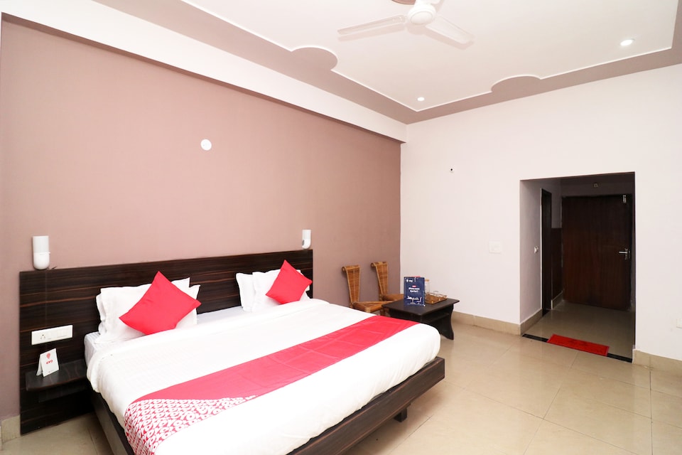 OYO 24081 Hotel Lata Palace & Resort, Corporate Complex, Agra