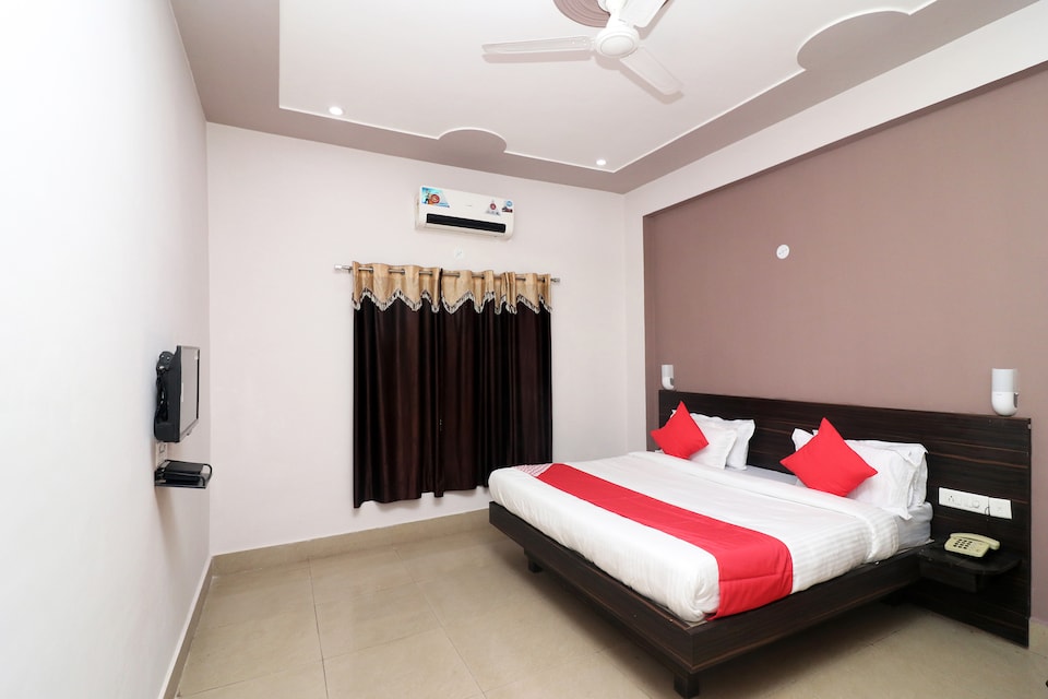 OYO 24081 Hotel Lata Palace & Resort, Corporate Complex, Agra