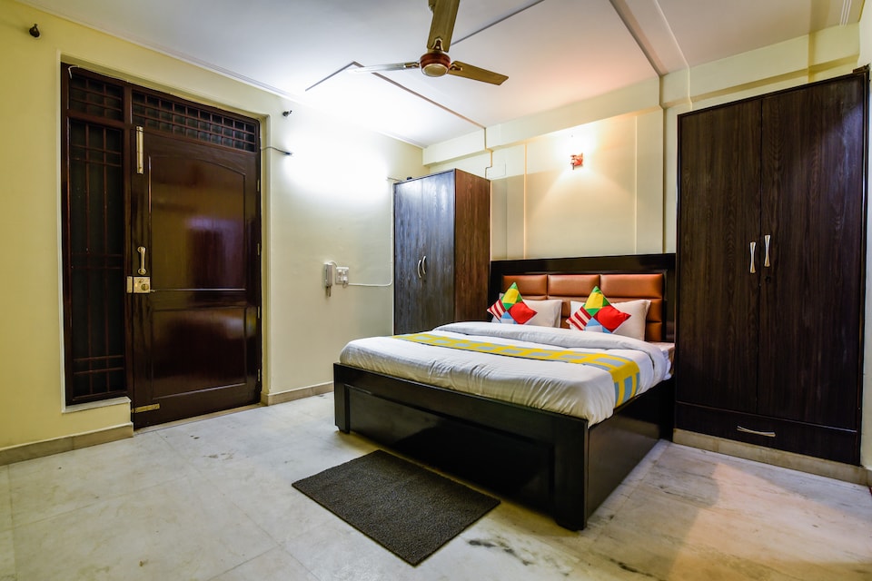 OYO Home 24084 Spacious Stay Near Punjabi Bagh West Metro, Karol Bagh Delhi, Delhi