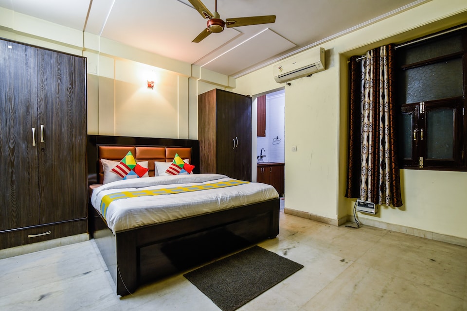 OYO Home 24084 Spacious Stay Near Punjabi Bagh West Metro, Karol Bagh Delhi, Delhi