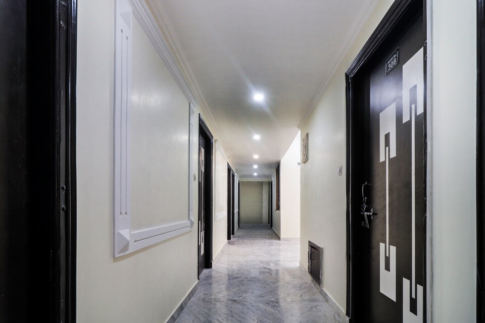 OYO 24106 Shri Raj Laxmi Palace, Sindhi Camp, Jaipur