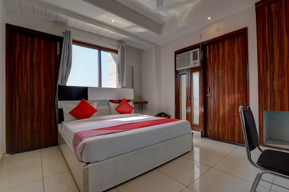 Collection O 24107 Church House, Pitampura - Rohini Delhi, Delhi