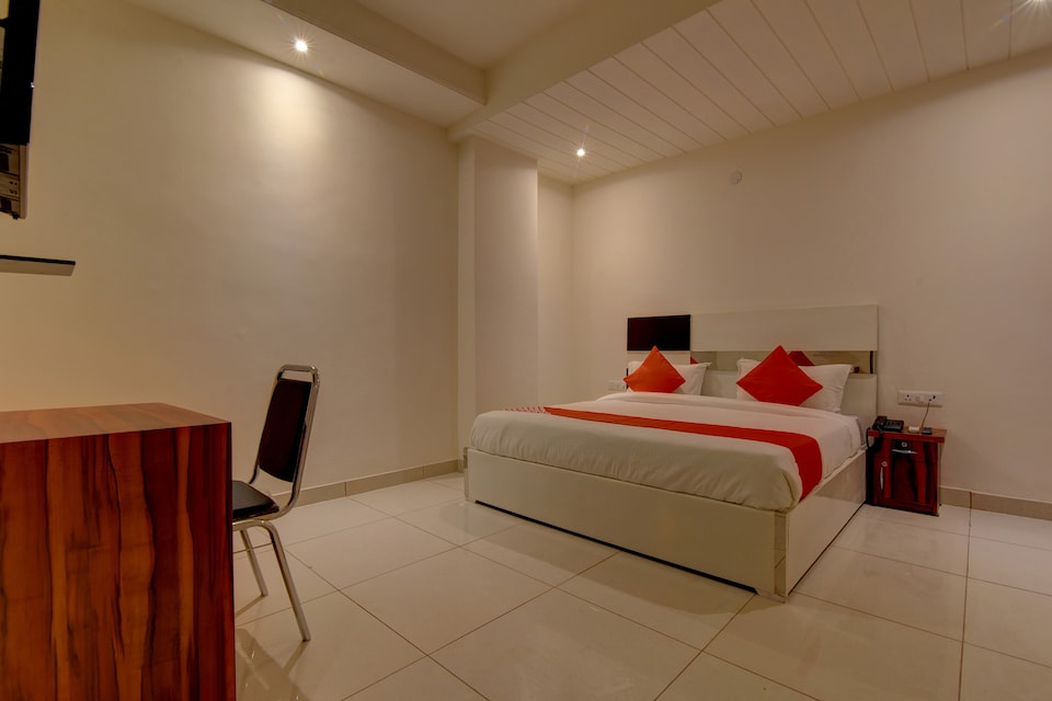 Collection O 24107 Church House, Pitampura - Rohini Delhi, Delhi