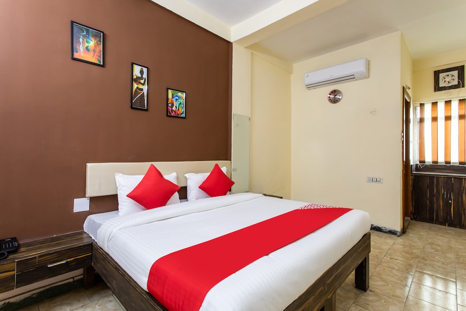 Hotel O Santushti, Dewas City, देवास