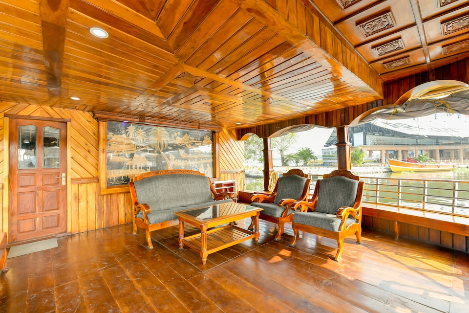 OYO 24146 Houseboat Anugraha 6bhk, Alappuzha Backwaters, Punnamada Alleppey