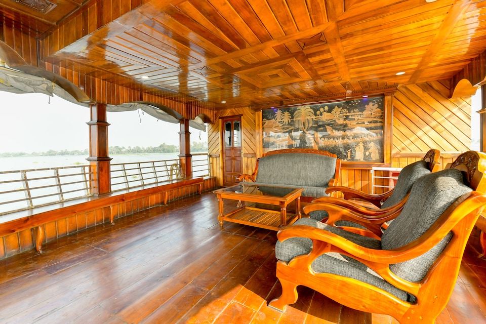 OYO 24146 Houseboat Anugraha 6bhk, Alappuzha Backwaters, Punnamada Alleppey