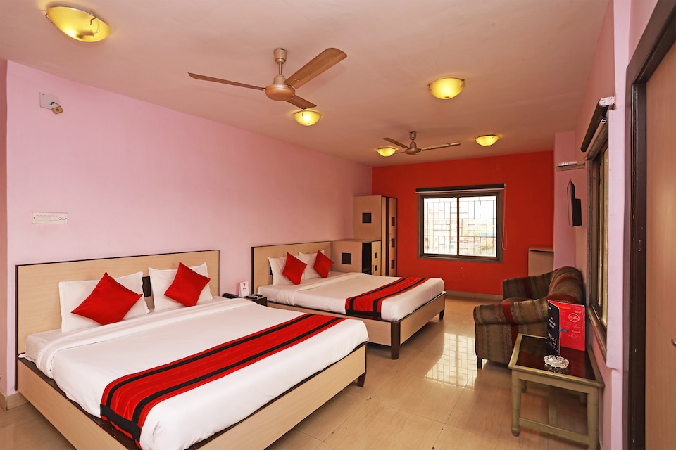 OYO Flagship 24149 Kamala Inn Dankuni, VIP Road Kolkata, Kolkata