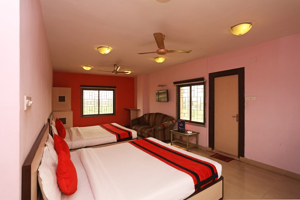 OYO Flagship 24149 Kamala Inn Dankuni, VIP Road Kolkata, Kolkata