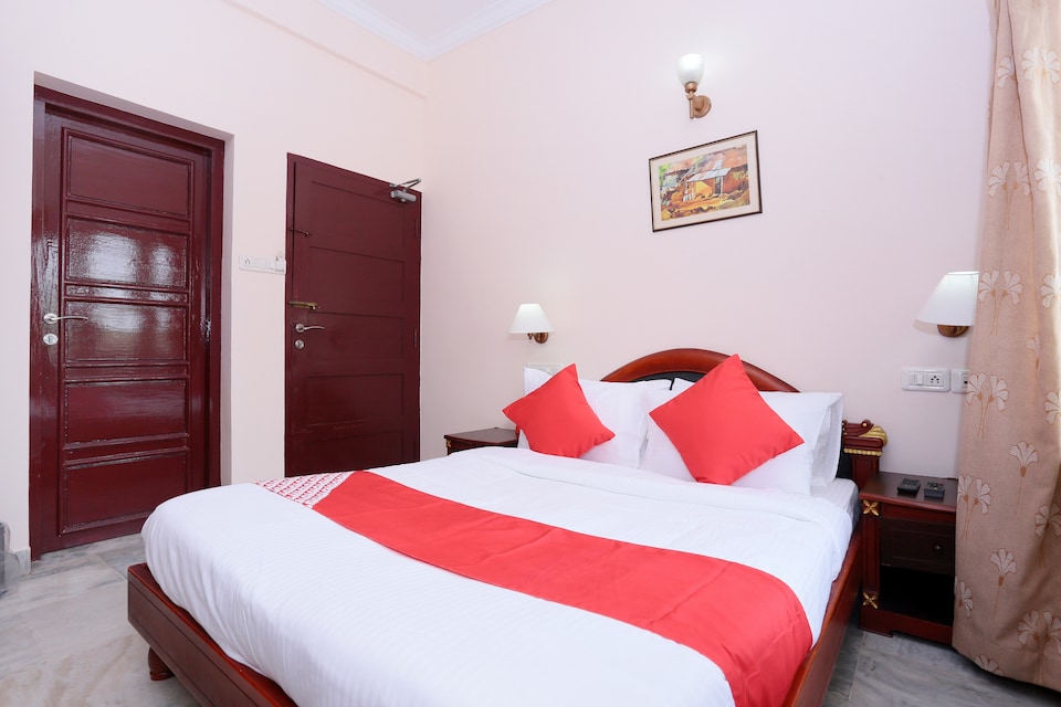 OYO 24157 Karthika Residency, Kadavanthra Kochi, Kochi