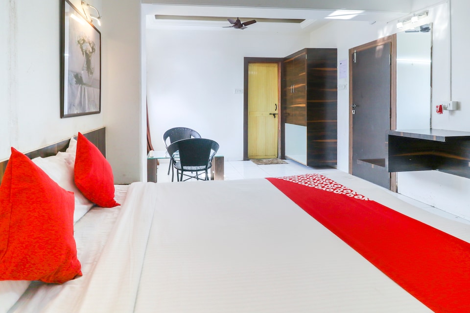 OYO 24161 Hotel Centre Point, Lonavala Market, Lonavala