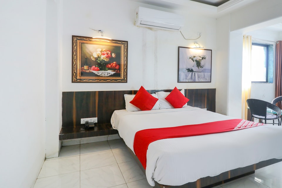 OYO 24161 Hotel Centre Point, Lonavala Market, Lonavala