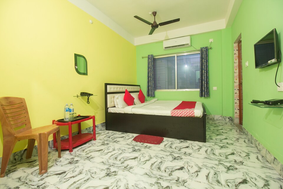 SPOT ON 24229 RADHARANI LODGE, New Jalpaiguri Station Area Siliguri, Siliguri