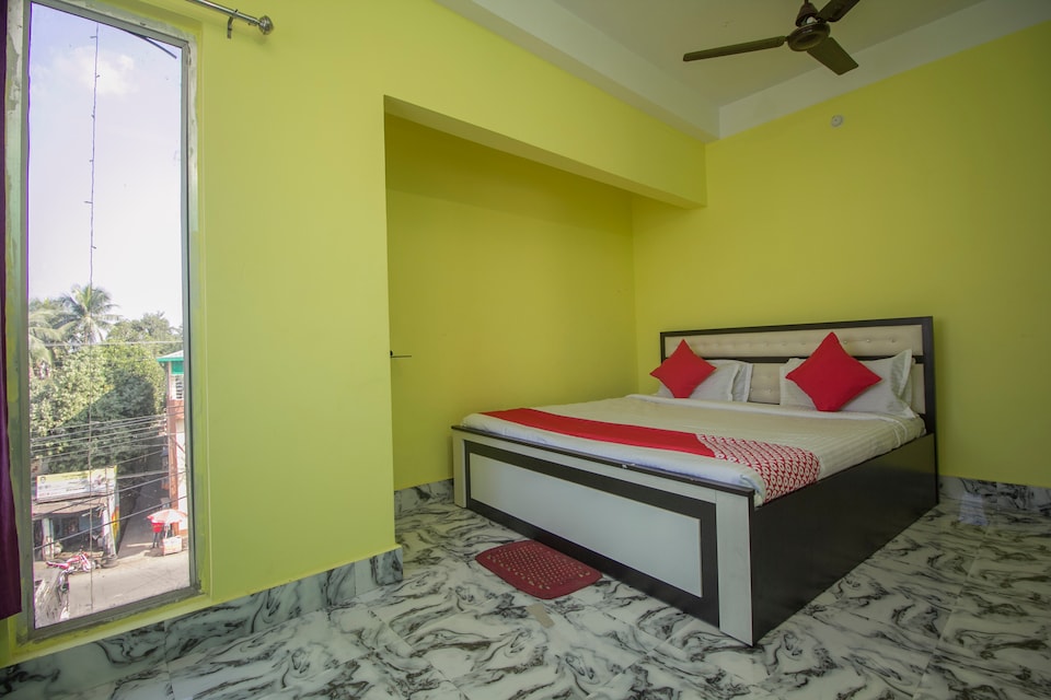 SPOT ON 24229 RADHARANI LODGE, New Jalpaiguri Station Area Siliguri, Siliguri