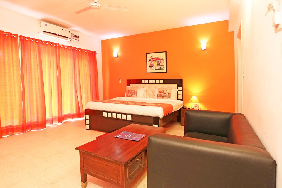 OYO Flagship 105 Noida Golf Course Metro, Noida City Metro, Noida