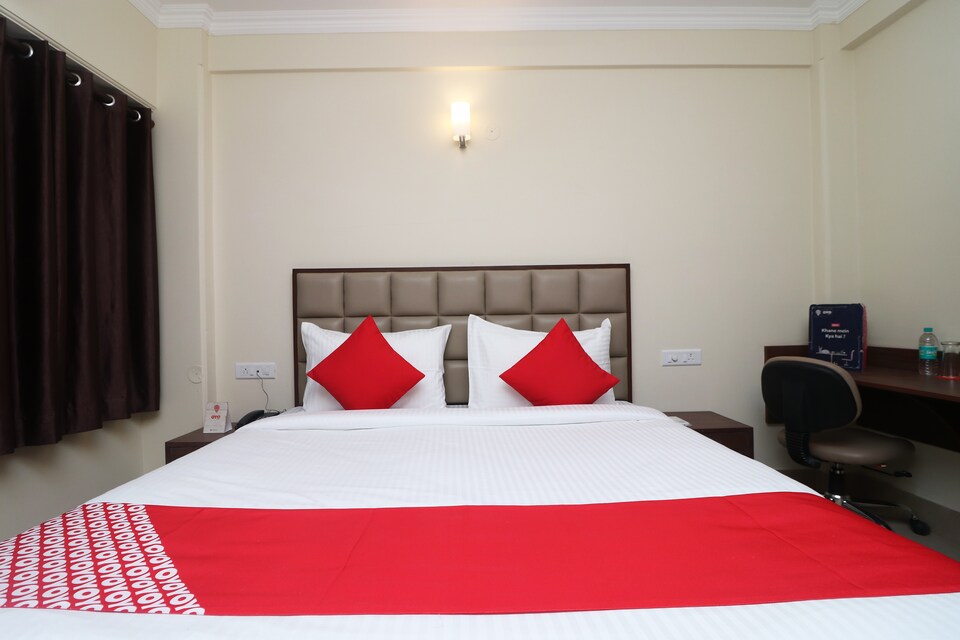 OYO Flagship 24249 Central Plaza, Dehradun Railway Station, Dehradun