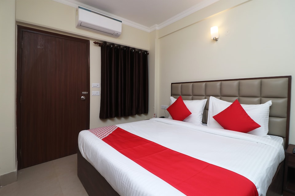 OYO Flagship 24249 Central Plaza, Dehradun Railway Station, Dehradun