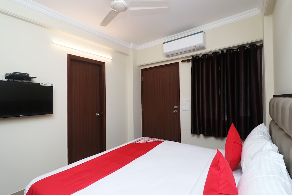 OYO Flagship 24249 Central Plaza, Dehradun Railway Station, Dehradun