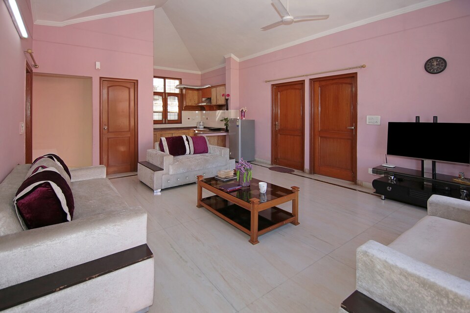 OYO 24255 Home Elegant 3BHK Race Course, Rajpur Road Dehradun, Dehradun