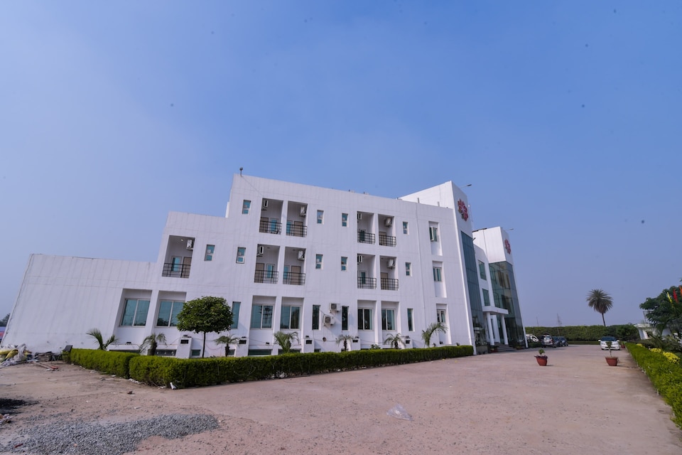 Capital O Palatial Grand, Greater Noida, Noida