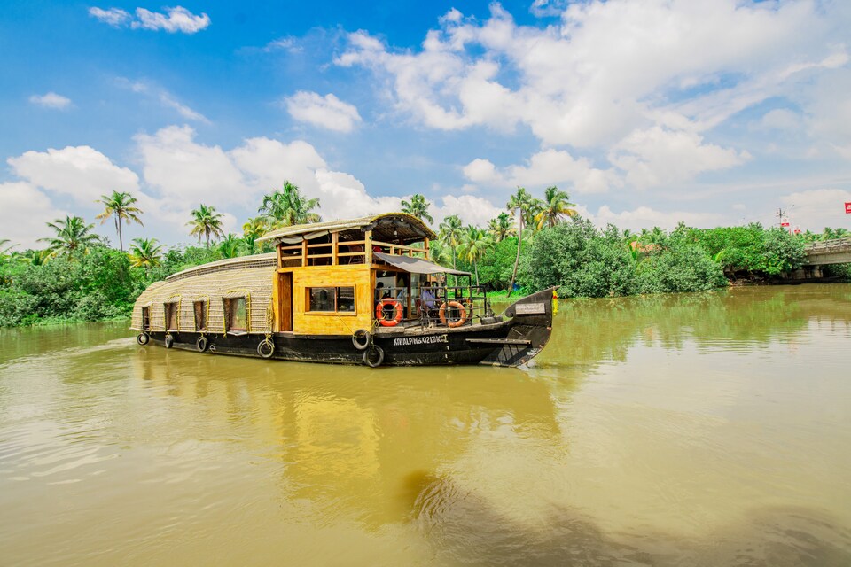 OYO Houseboat Indraprastham Green House 1bhk, Alappuzha Backwaters, Punnamada Alleppey