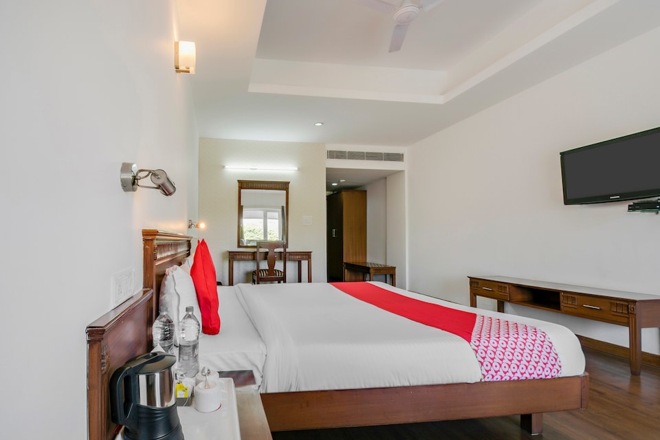 OYO 24304 Rex Hotel, Samba, Samba