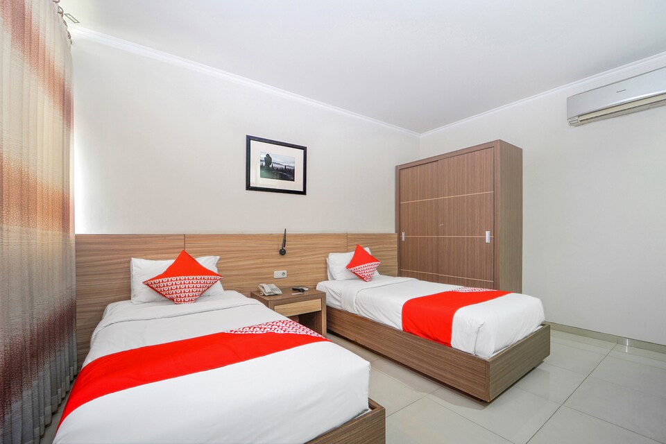 OYO 235 Maumu Hotel & Lounge, Genteng, Surabaya