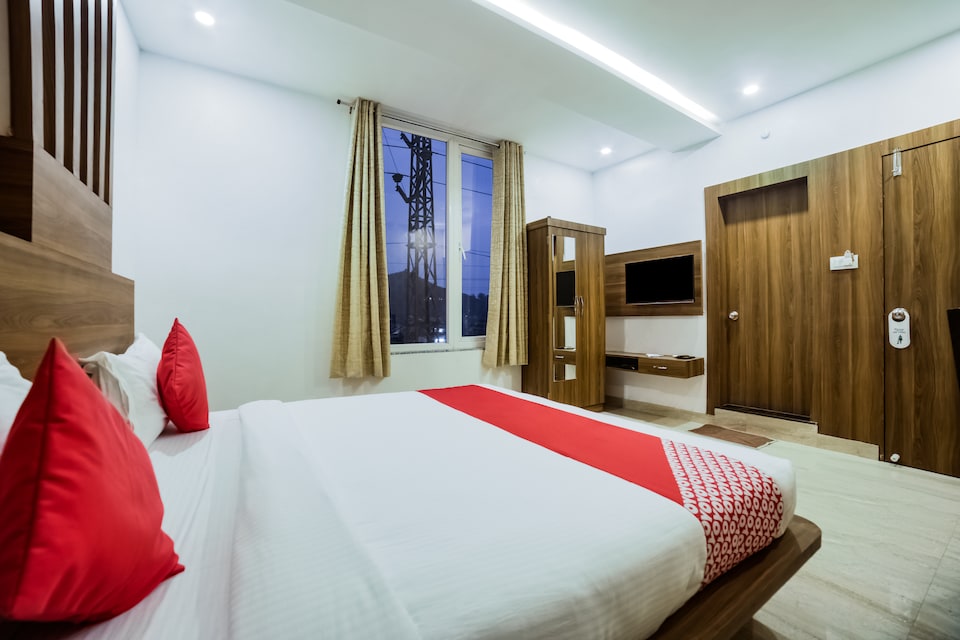 Capital O 8307 Hotel Skyblu & Rooftop Restaurant, Fateh Sagar, Udaipur