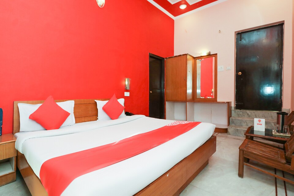 OYO Hotel Laxmi Palace, Dehradun ISBT, Dehradun