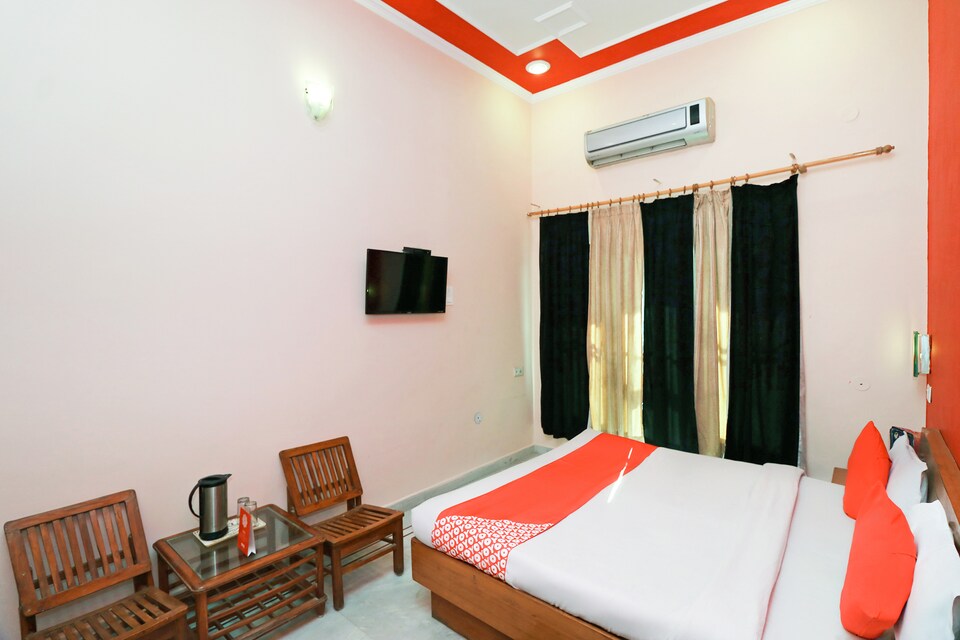 OYO Hotel Laxmi Palace, Dehradun ISBT, Dehradun