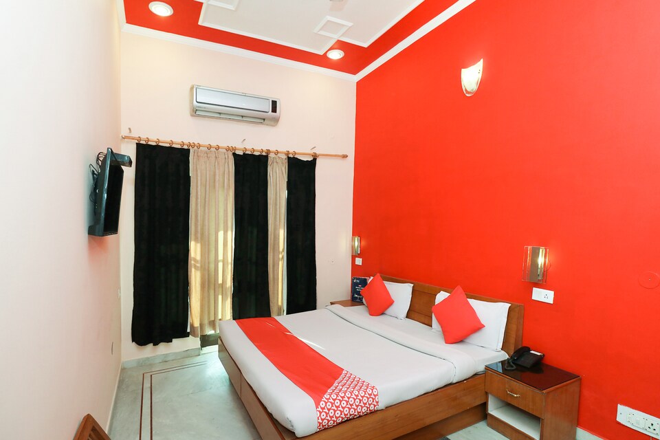 OYO Hotel Laxmi Palace, Dehradun ISBT, Dehradun