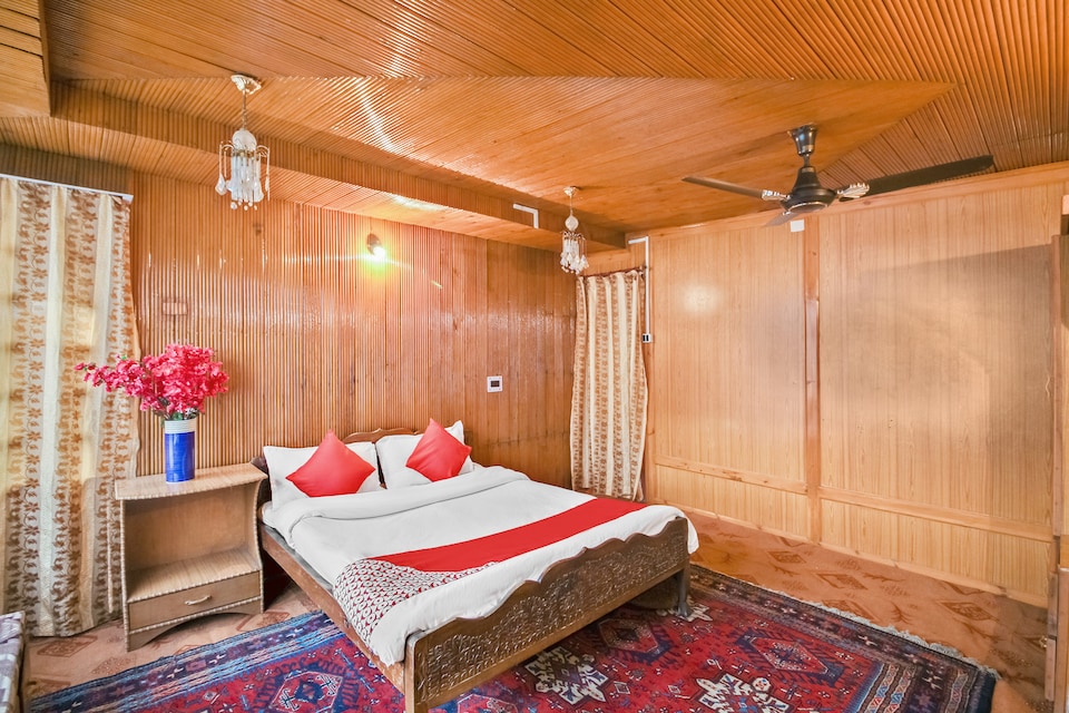 OYO 24379 Houseboats Plato Group, Dal Lake, Srinagar