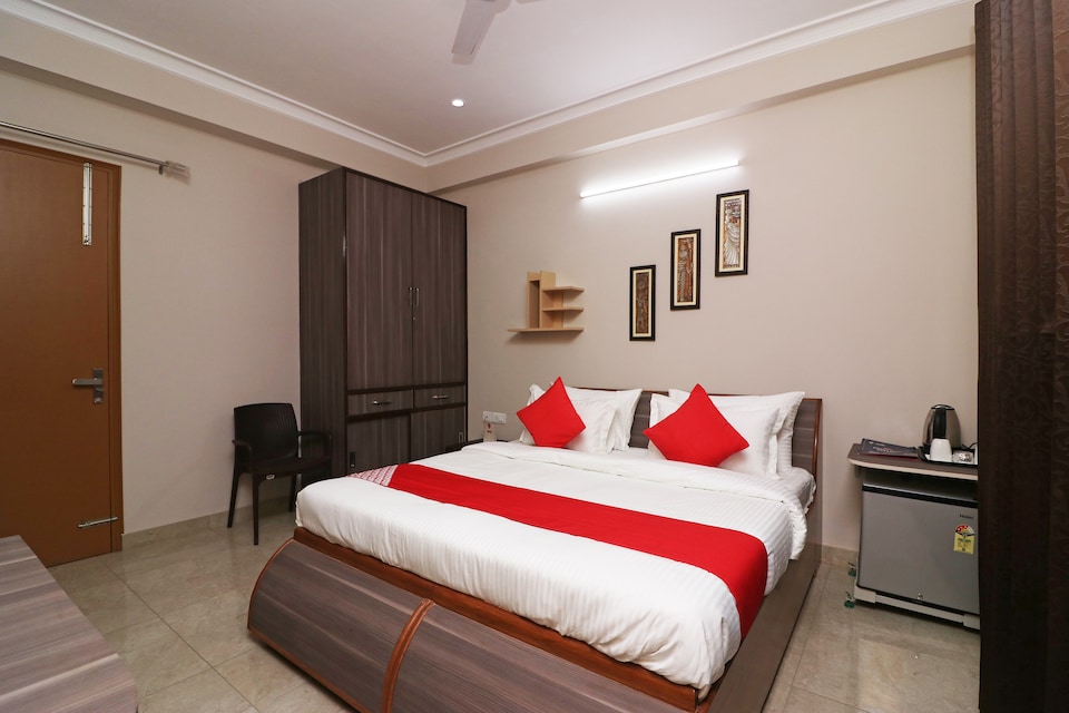 OYO 24402 Medicare Residency, Medanta, Gurgaon