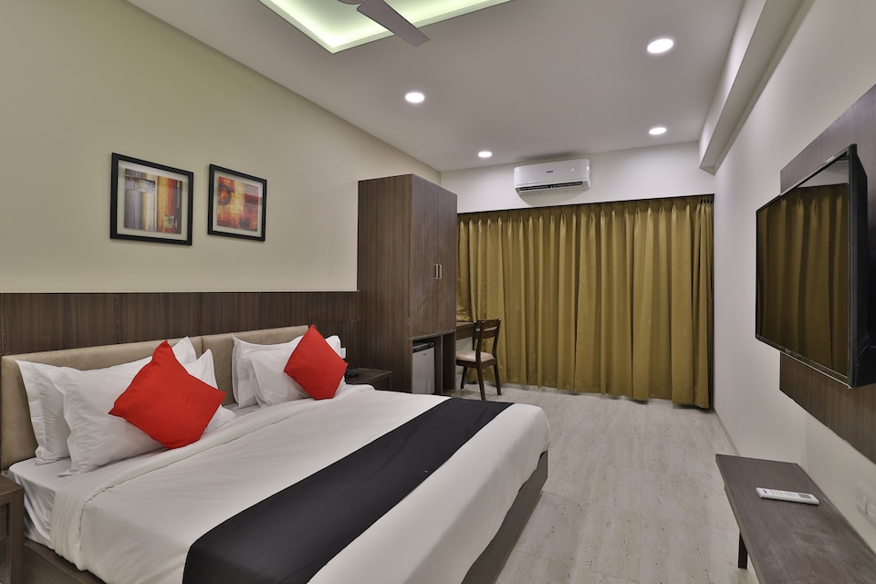  Collection O  24411 Hotel Privya, Adajan, Surat