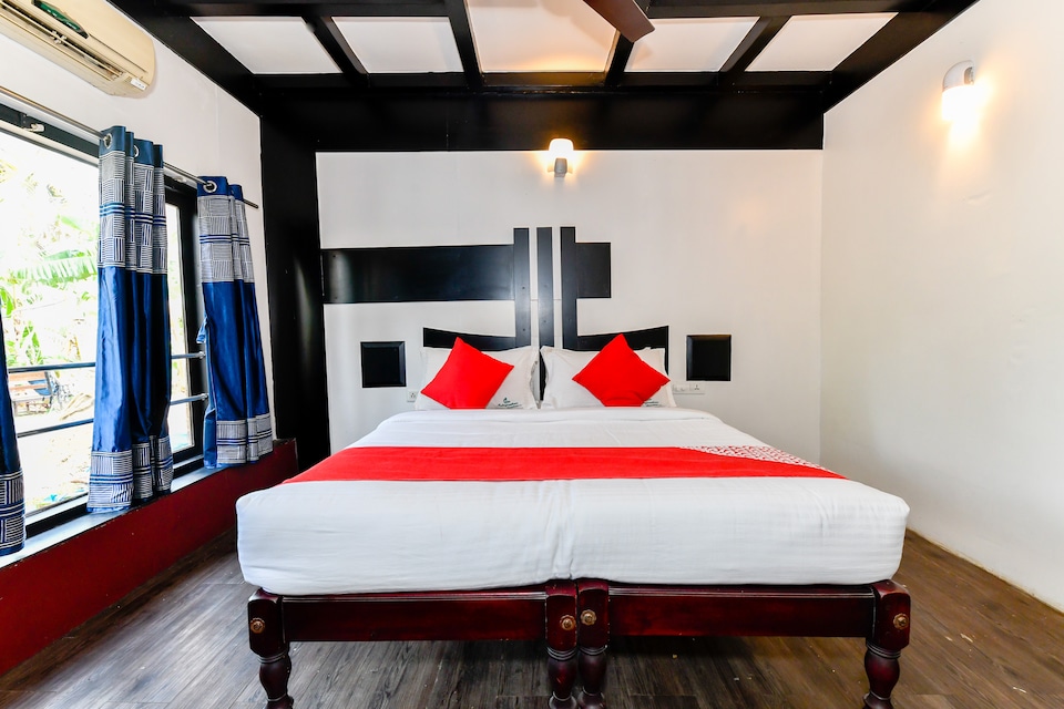 OYO Indraprastham Cleopatra 2 Bhk Deluxe Houseboay, Alappuzha Backwaters, Punnamada Alleppey