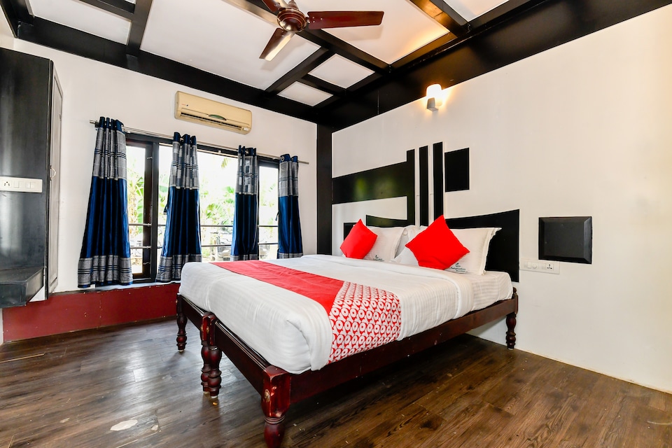 OYO Indraprastham Cleopatra 2 Bhk Deluxe Houseboay, Alappuzha Backwaters, Punnamada Alleppey