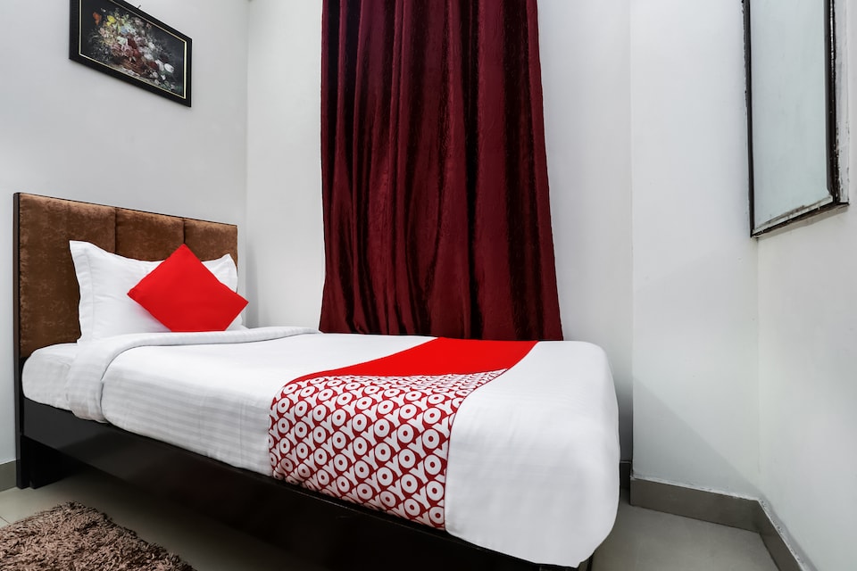 Collection O by OYO Ramji Grand Near Tdi Mall, Patel Nagar Delhi, Delhi