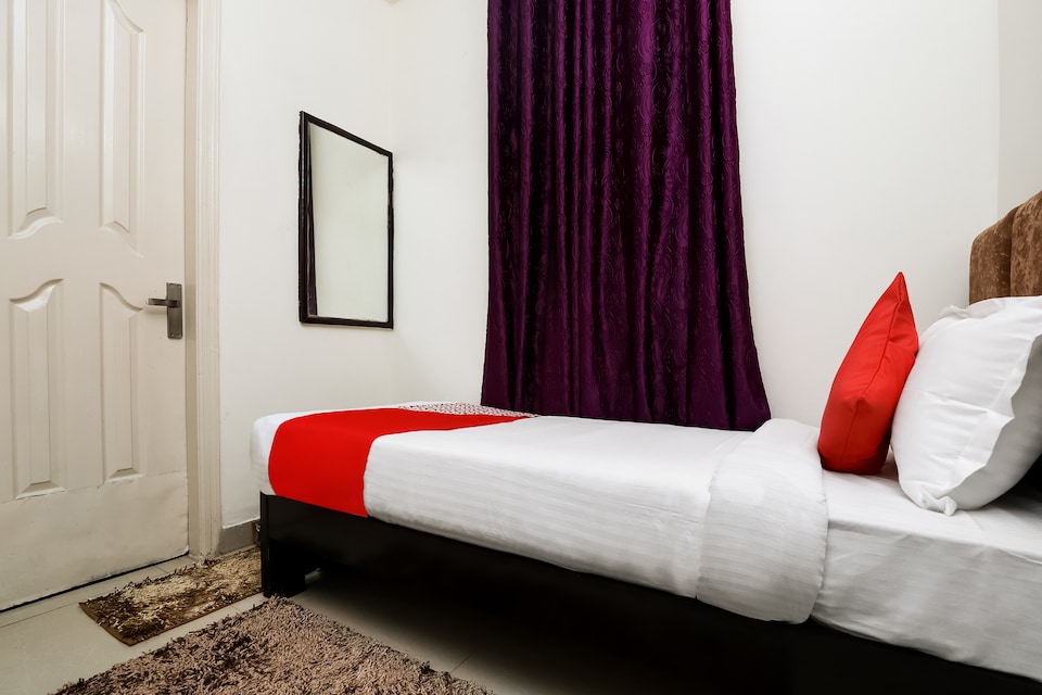 Collection O by OYO Ramji Grand Near Tdi Mall, Patel Nagar Delhi, Delhi
