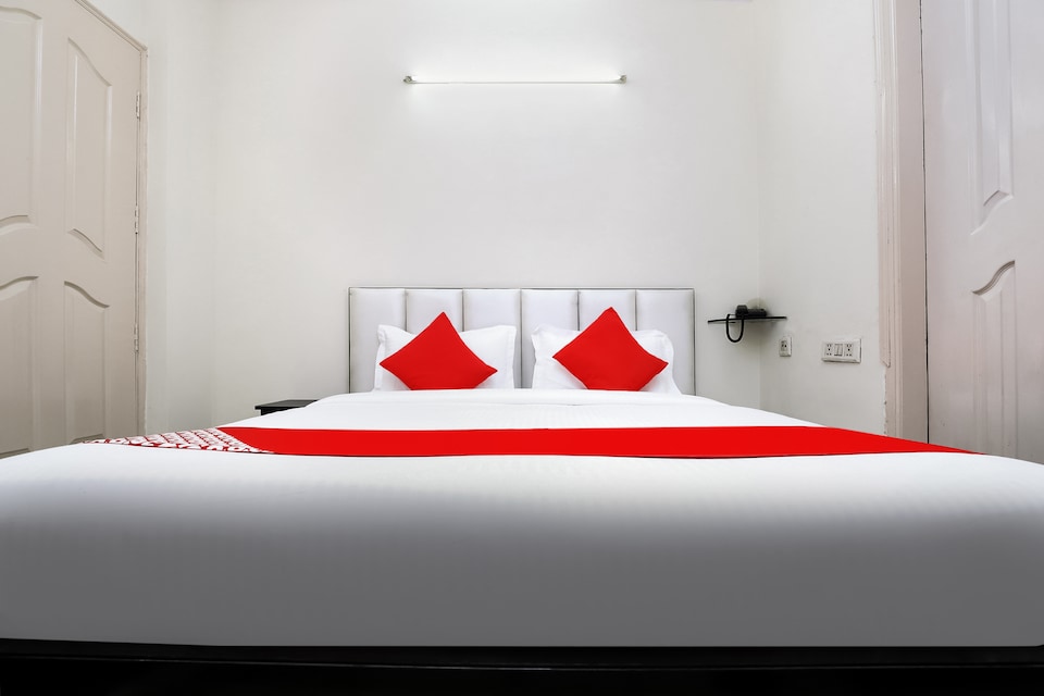 Collection O by OYO Ramji Grand Near Tdi Mall, Patel Nagar Delhi, Delhi