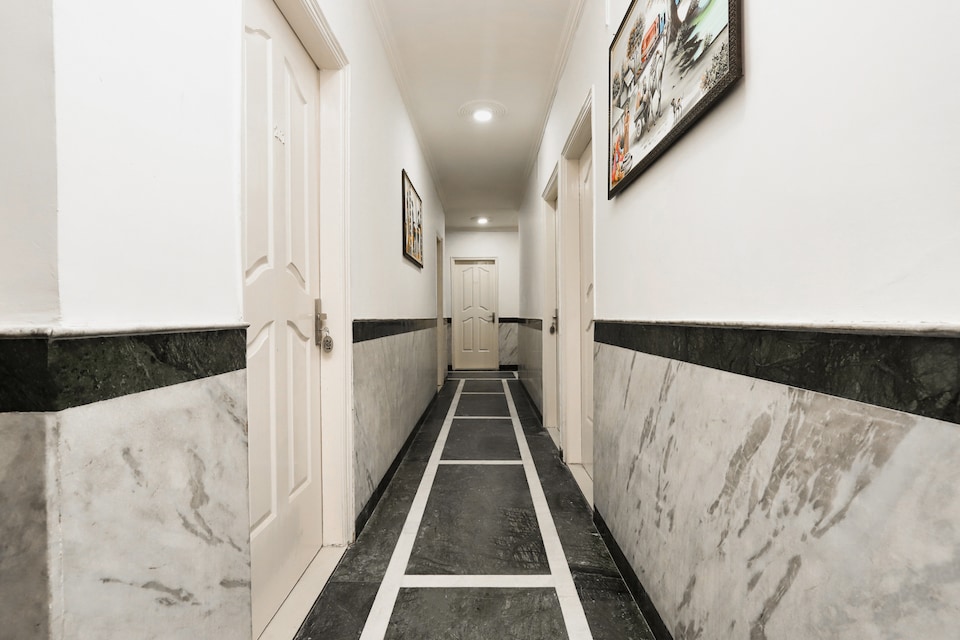 Collection O by OYO Ramji Grand Near Tdi Mall, Patel Nagar Delhi, Delhi