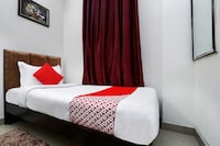 Hotel O Ramji Grand Near Tdi Mall