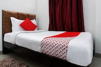 Hotel O Ramji Grand Near Tdi Mall