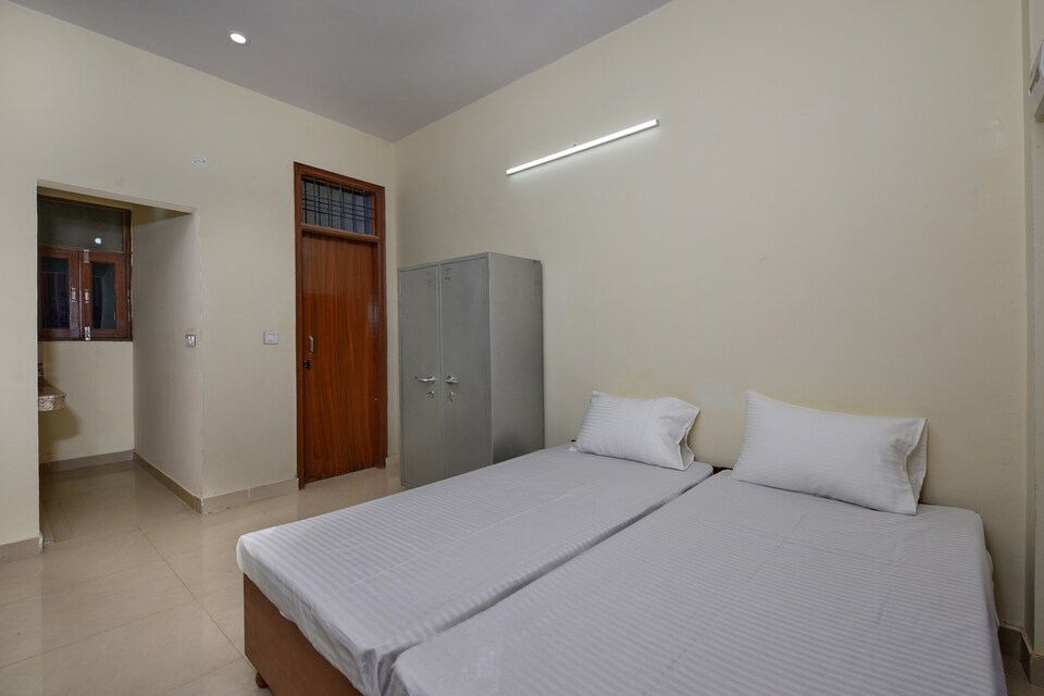 OYO LIFE GRG1153 Sector 30, HUDA CENTRE 1, Gurgaon