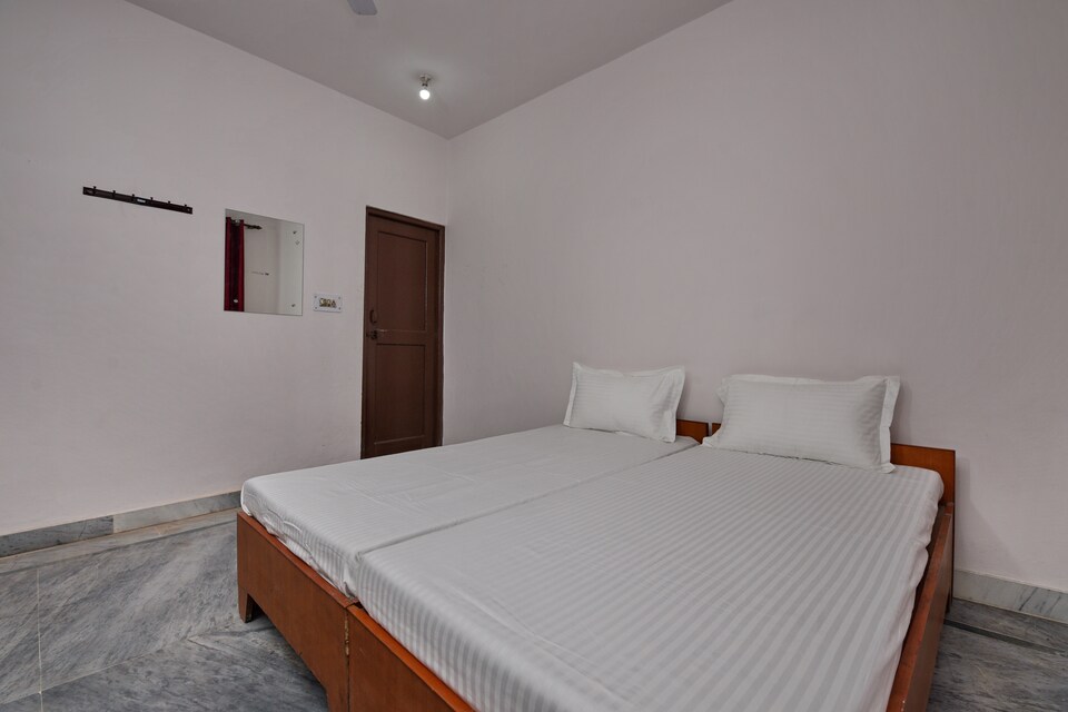 OYO LIFE GRG1154 Sector 10, DLF 4 Gurgaon, Gurgaon