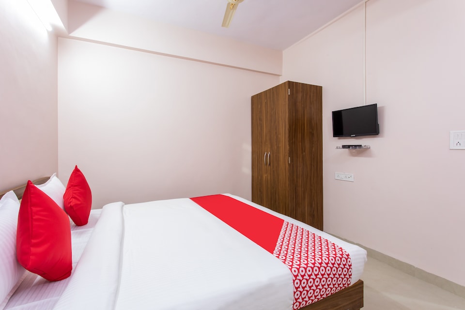 OYO 24461 Hotel Celebrations, Bhawarkua Indore, Indore