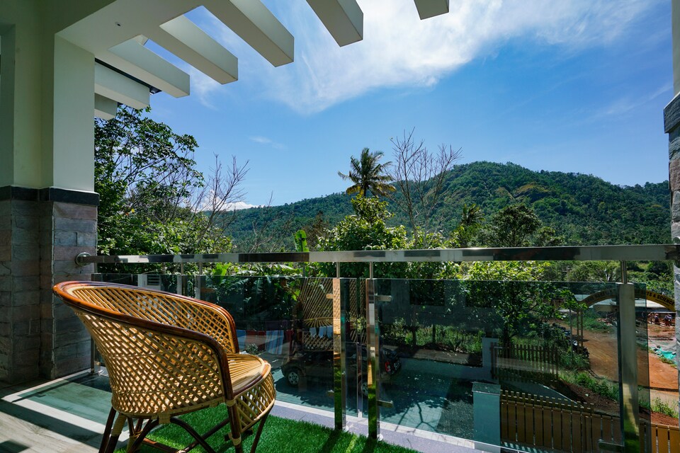 OYO Home 24477 Adorable 2BHK, Adimali Munnar, Munnar