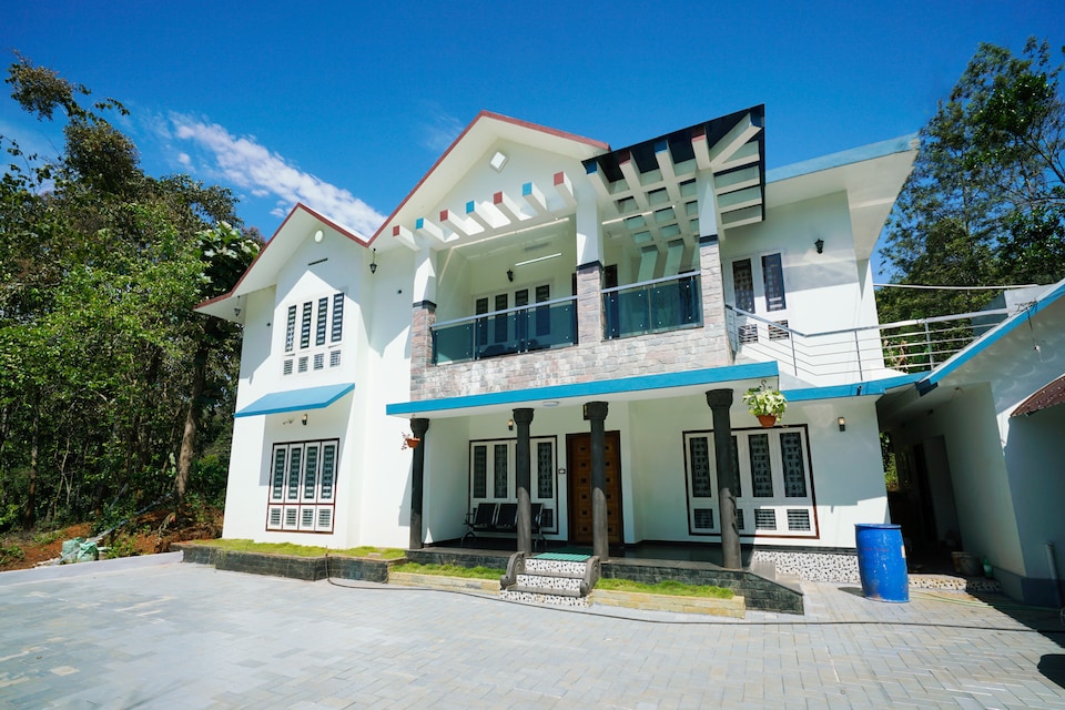 OYO Home 24477 Adorable 2BHK, Adimali Munnar, Munnar