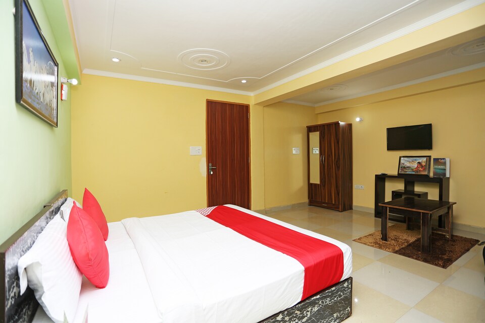 OYO 24502 Yp Hospitality, Golf Course Road, Gurgaon